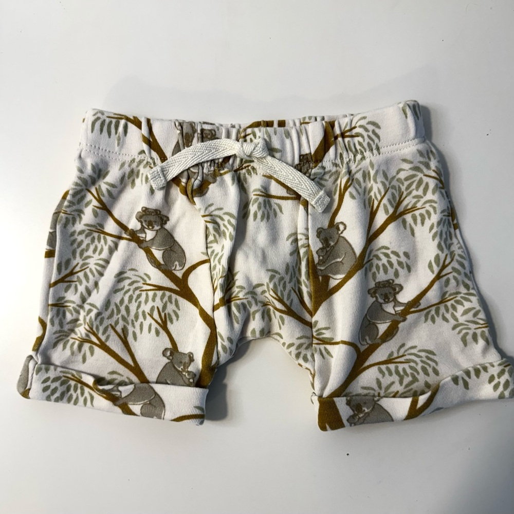 Kate Quinn White Koala Print Baby Shorts 0-3mo
